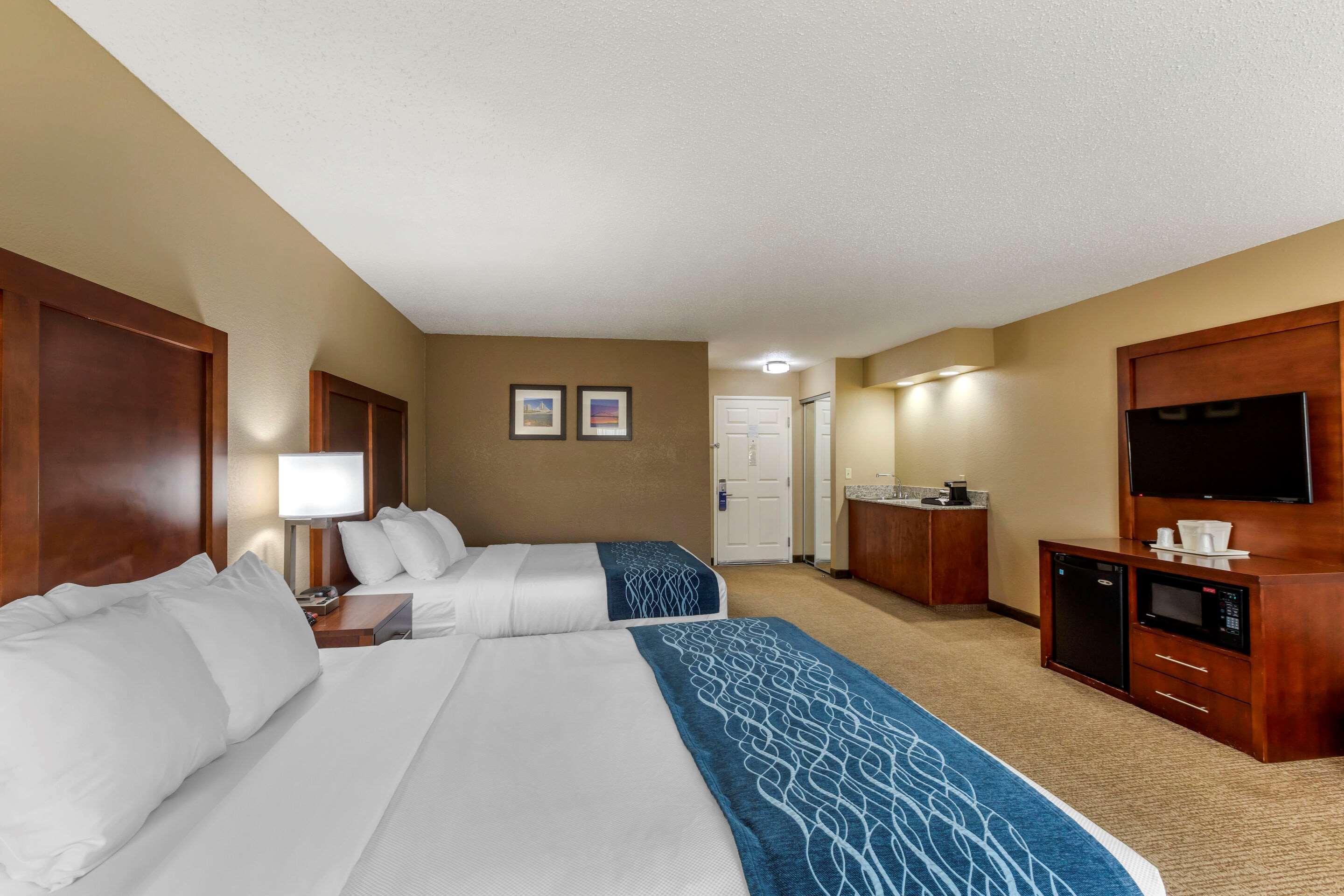 Comfort Inn & Suites Jackson - West Bend Ngoại thất bức ảnh