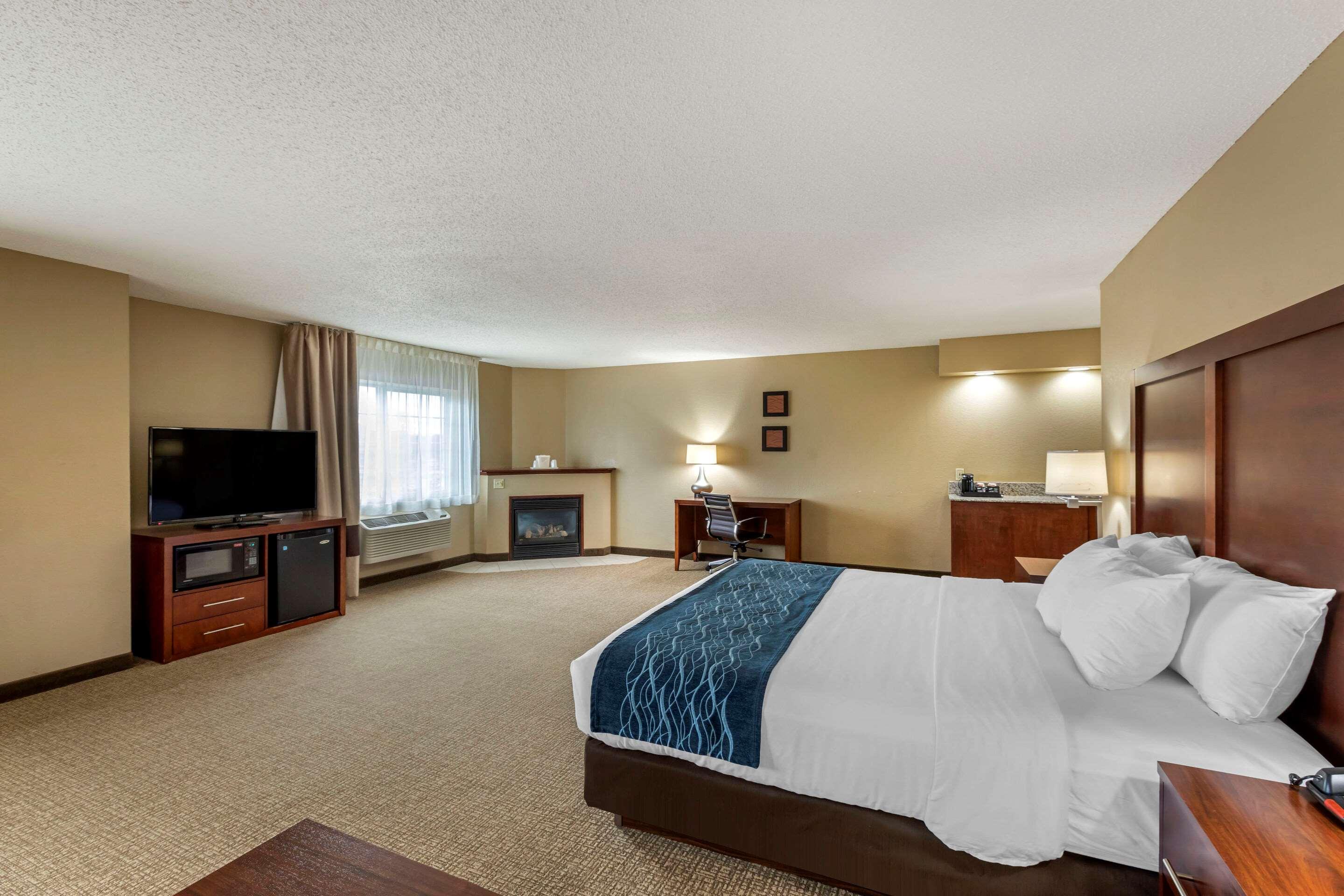 Comfort Inn & Suites Jackson - West Bend Ngoại thất bức ảnh