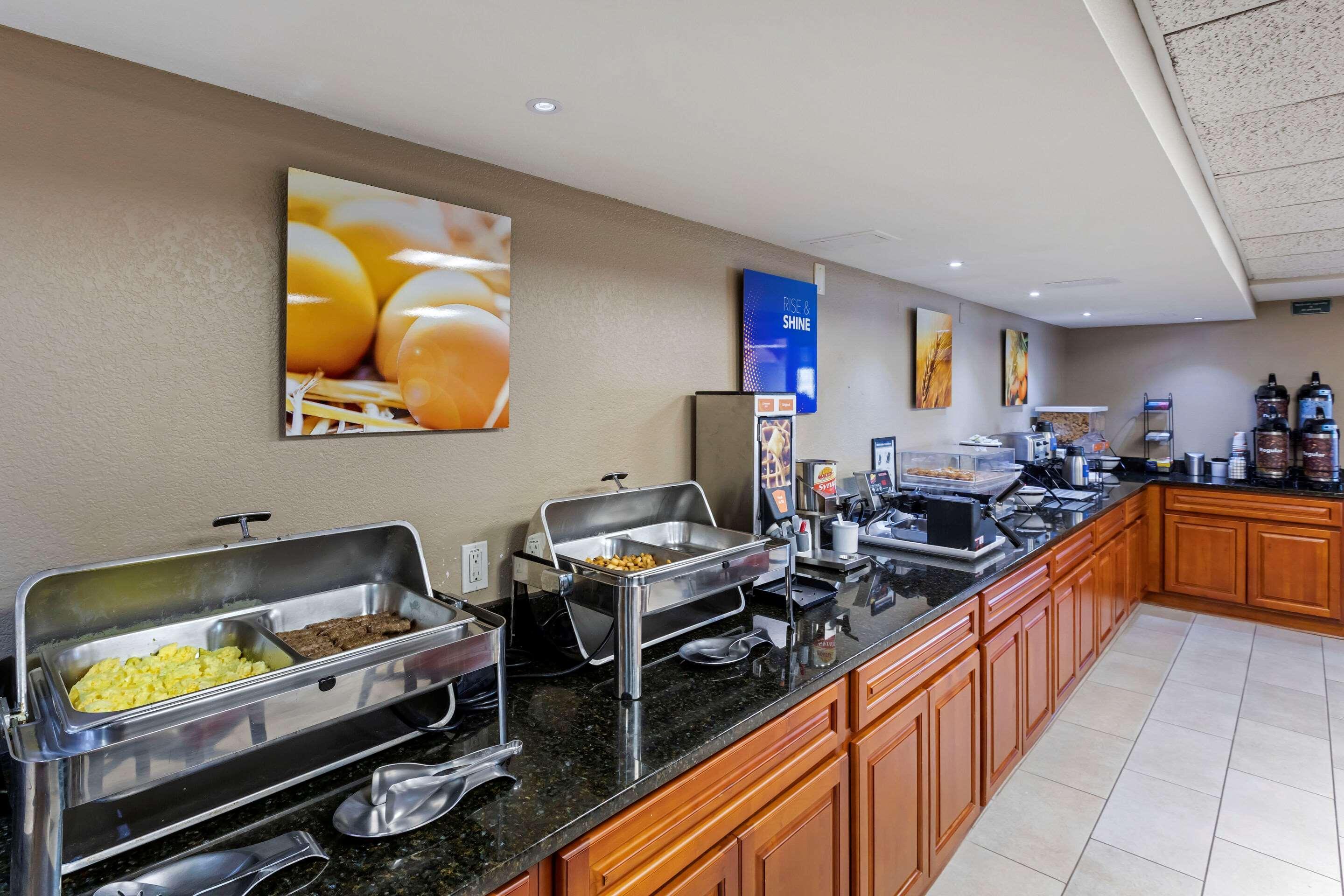 Comfort Inn & Suites Jackson - West Bend Ngoại thất bức ảnh